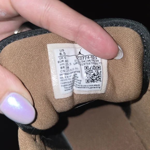 Jordan Woman's Black and Brown Sneakers - Picture 4 of 4